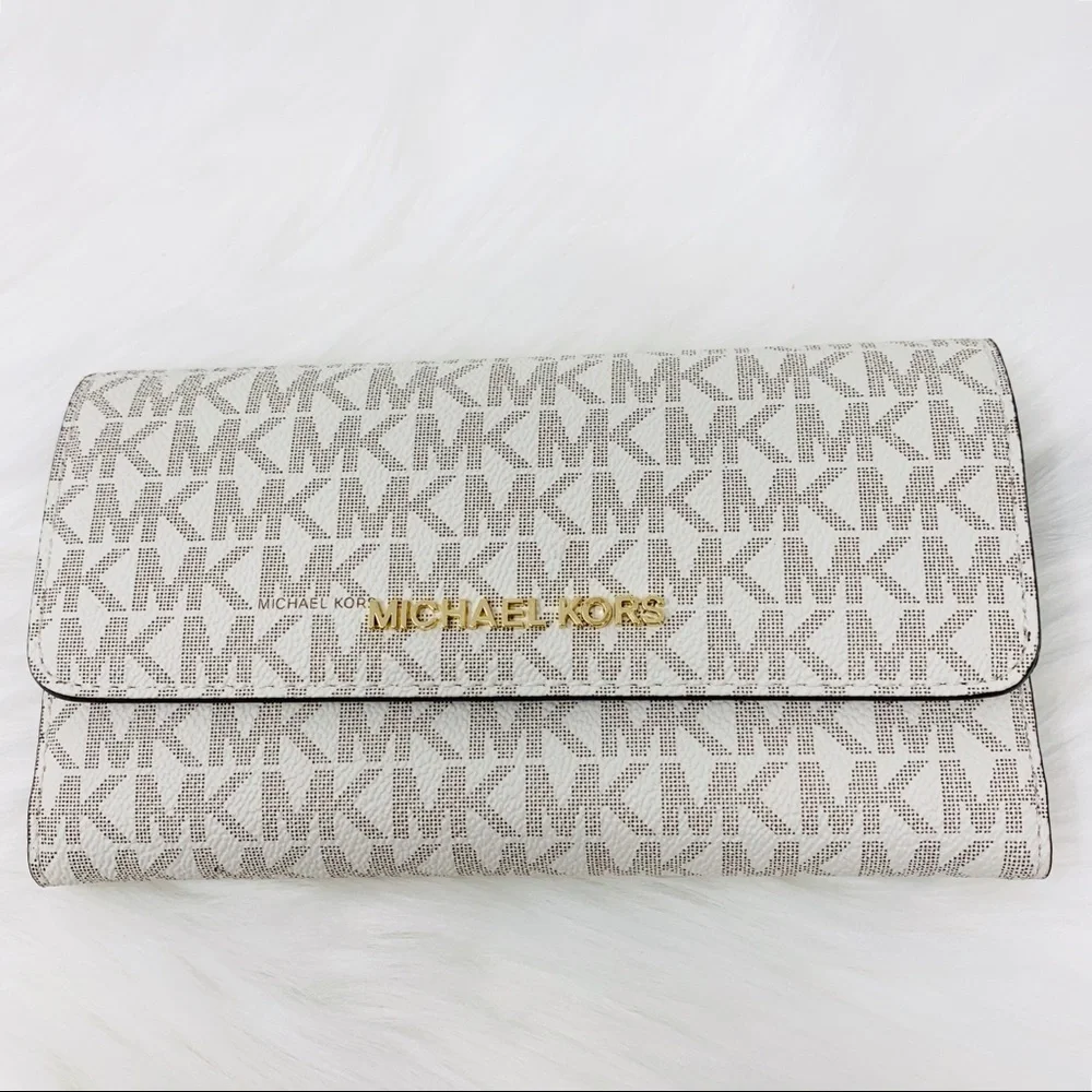 Michael Kors Large trifold white vanilla Wallet